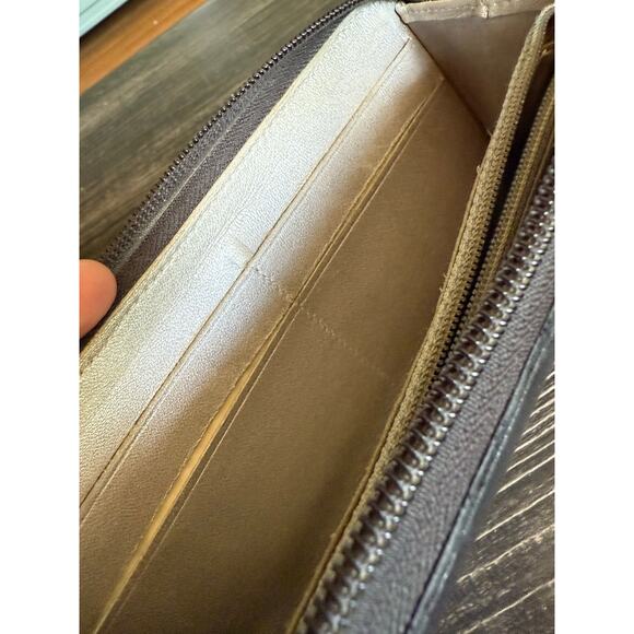 CHANEL Camellia Lambskin Round Zipper Long Wallet - Picture 3 of 13